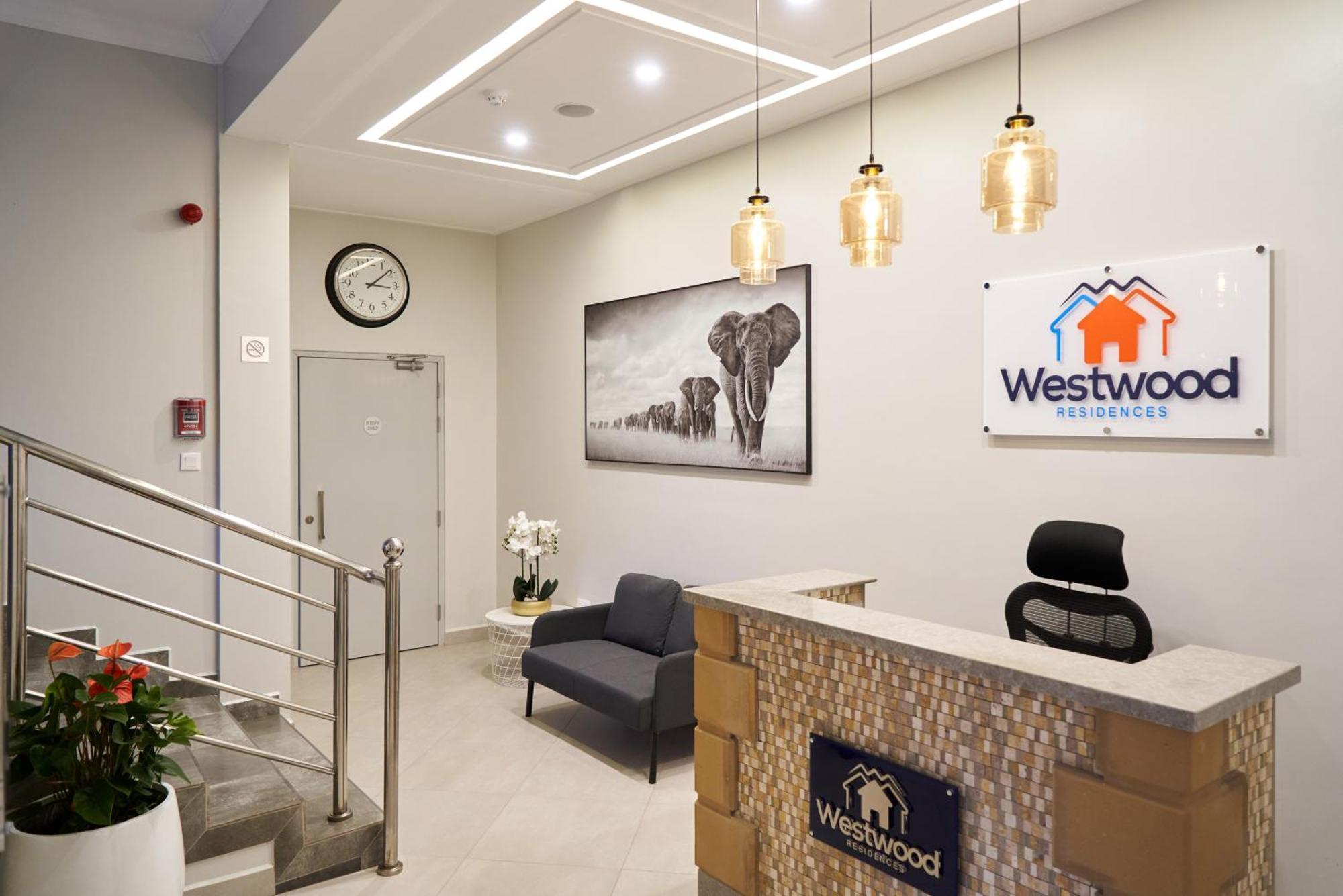 ארושה Westwood Residences מראה חיצוני תמונה