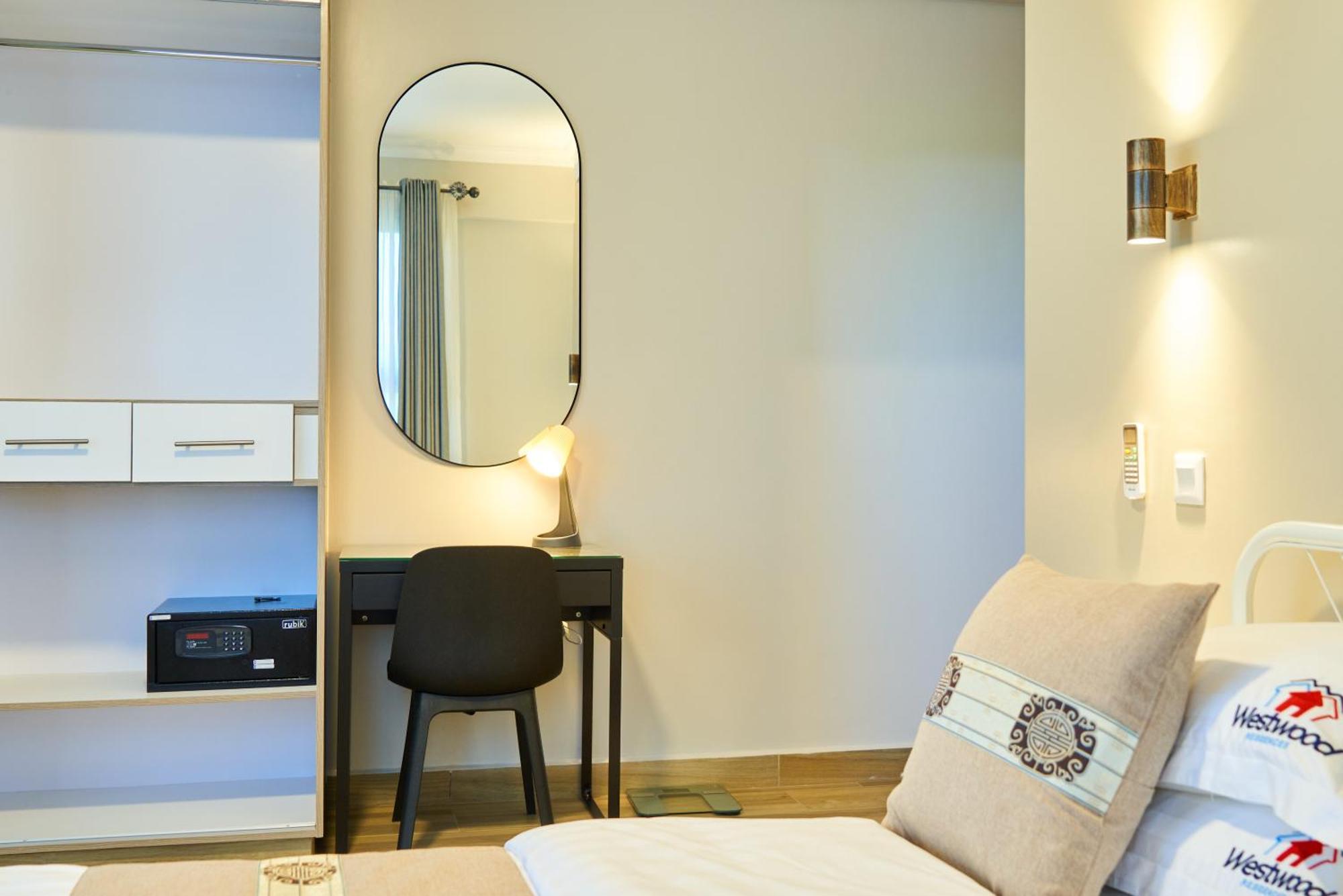 ארושה Westwood Residences מראה חיצוני תמונה