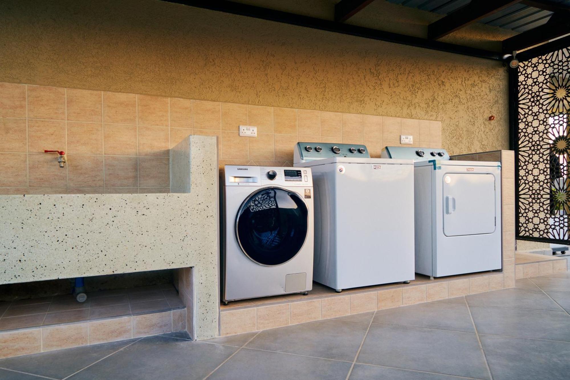 ארושה Westwood Residences מראה חיצוני תמונה