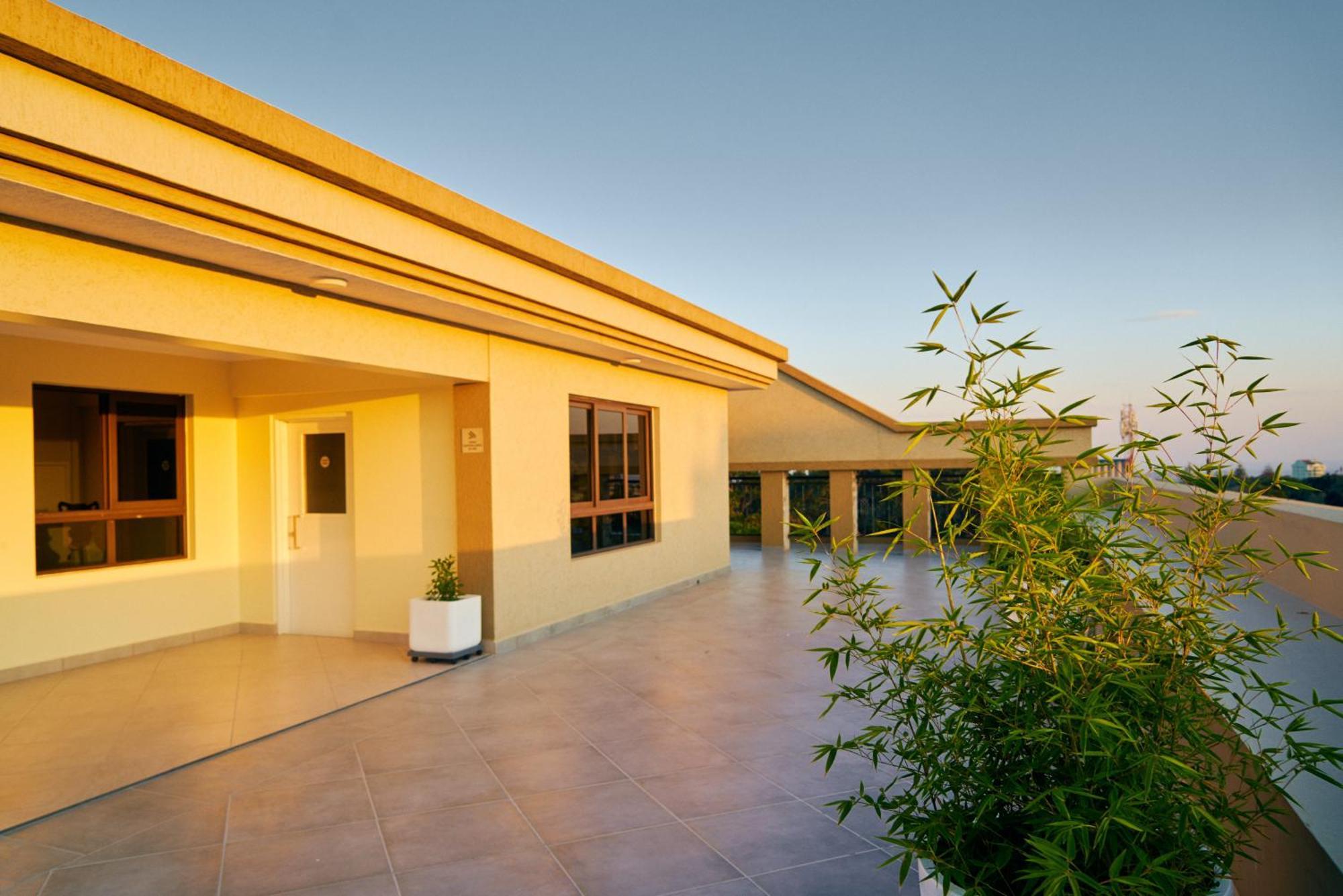 ארושה Westwood Residences מראה חיצוני תמונה